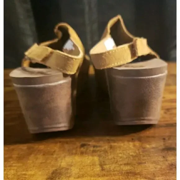 Yellow Box Women's Size 7 Redding Wedge Sandals Platform Heels Leather Suede Tan - Picture 3 of 8